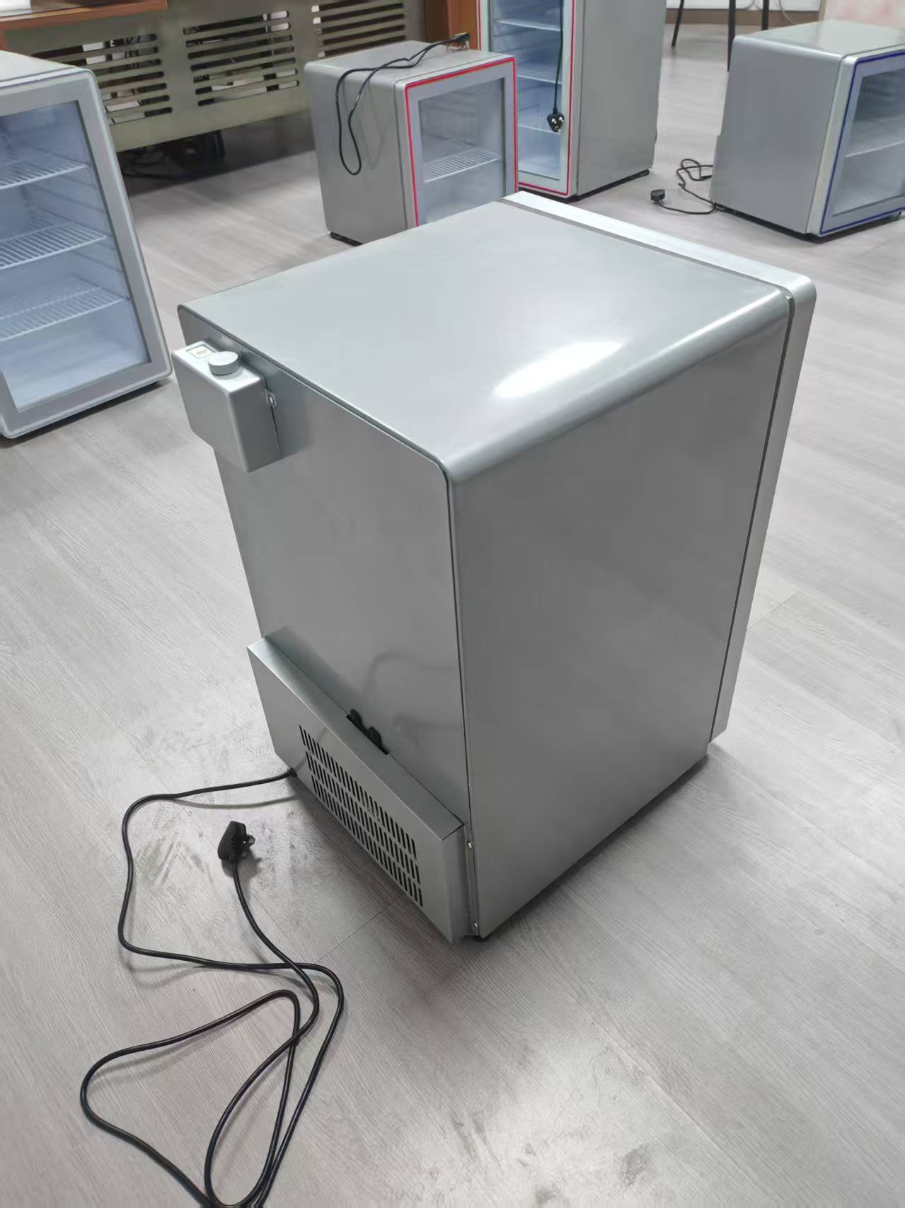 Refrigerador Comercial para Be - Glass Cabinet Display reseña y precio